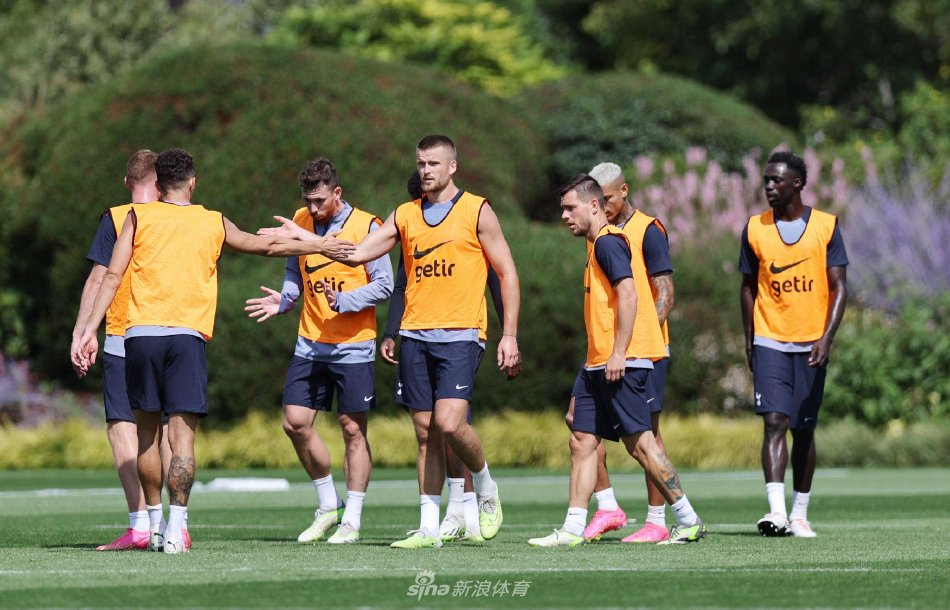 也反映出他 也反映出他